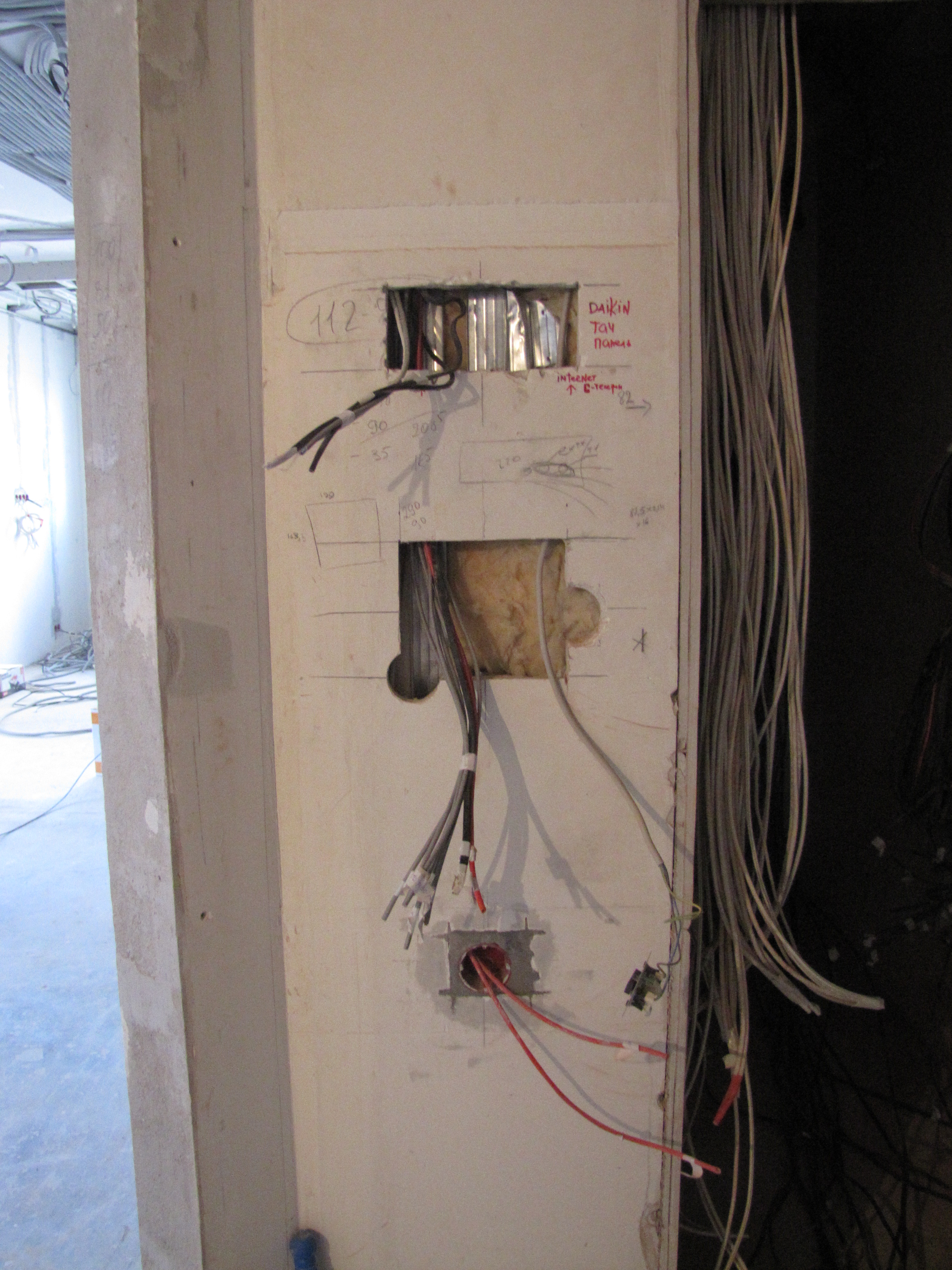 Предварительная разводка кабеля под панель управления